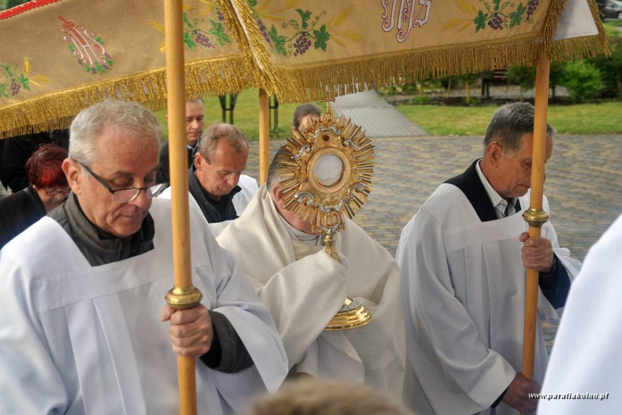 72 Procesja eucharystyczna.jpg